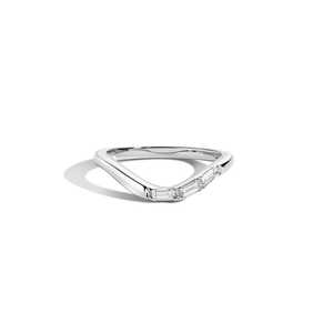 Anillo de boda de diamantes cultivados en laboratorio con corte baguette, engaste flush, diseño asimétrico curvo en arco de espiga, apilable para mujer, oro de 14K y 18K, venta al por mayor - Product Image 3