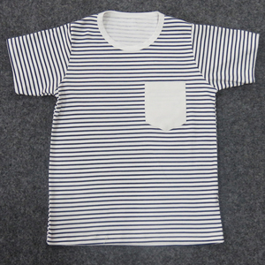 Camiseta a rayas para hombre con logotipo personalizado, bolsillo en contraste, 100% algodón, informal, de manga corta. - Product Image 6