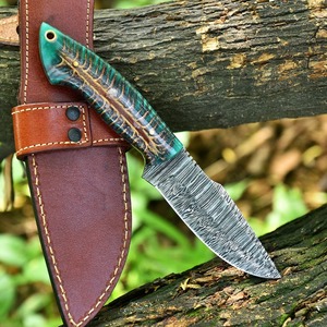 Couteau de chasse Skinner artisanal en résine de cône de pin, forgé à la main en Damas, avec étui, support OEM, couteaux de camping à lame fixe - Product Image 1