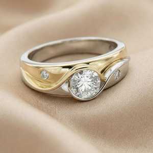 Bague en argent 925 plaqué rhodium avec moissanite double tonalité taille ronde et pavé croisé – Cadeau spécial pour votre partenaire - Product Image 3