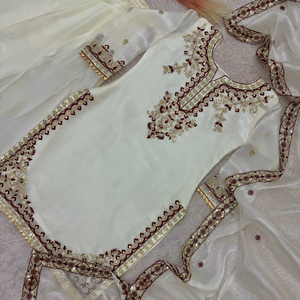 Ensemble ethnique prêt-à-porter en soie GMY pure, avec haut brodé lourd à sequins, pantalon palazzo et dupatta, bordure en dentelle fantaisie - Product Image 1