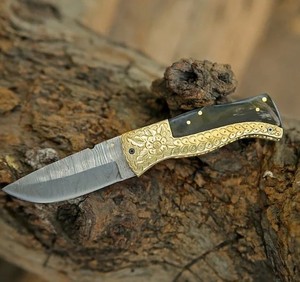 Couteau pliant industriel artisanal DIY avec lame en acier Damas et manche en laiton et corne, pointe tombante, étui en cuir - Product Image 5