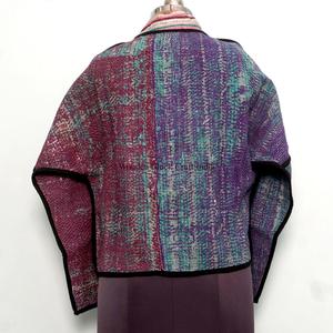 Veste multicolore faite à la main en coton 100% avec imprimé floqué, broderie Kantha, patchwork tricoté, détails boutonnés, veste vintage du Rajasthan - Product Image 5