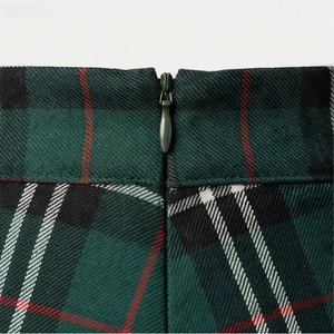 Nouvelle conception de mini-jupes pour femmes, satin, style japonais, streetwear décontracté, respirant, haute qualité, couleurs personnalisées - Product Image 4