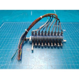 Vanne solénoïde 3 ports SMC V114T-5LNZ, utilisée comme pièce détachée pour équipement semi-conducteur Legacy - Product Image 3