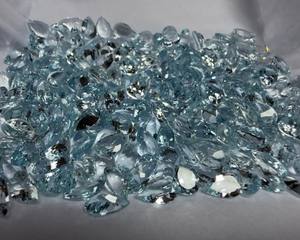 Cabujón facetado de aguamarina natural AAA+++ con corte esmeralda en forma de pera de 8x5 mm |   Piedra Preciosa de Aguamarina Azul Suelta para Joyería y Venta al por Mayor - Product Image 3