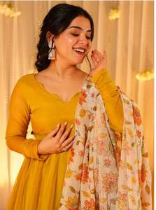 Offre Spéciale Haldi Day : Salwar Suit Designer Longue et Élégante, au Look Raffiné et Magnifique, Idéal pour les Mariées ou les Femmes, Collection Spéciale 2026 SIE - Product Image 5