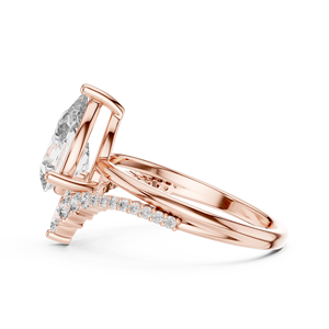 แหวนเพชรทรงลูกแพร์ DELUSIONAL 2 กะรัต เพชรเพาะเลี้ยงในห้องปฏิบัติการ ประดับเพชรข้าง 0.3 กะรัต ตัวเรือนทองคำกุหลาบ 18 กะรัต รับรองคุณภาพ เหมาะสำหรับเป็นของขวัญวาเลนไทน์ - Product Image 3