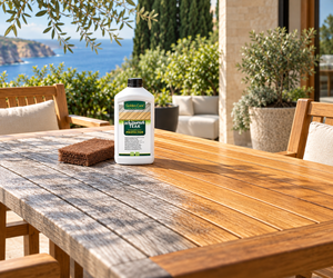 Golden Care Whitewash Teak Protector Revêtement liquide transparent à base d'eau, brillant, protection UV pour peinture de meubles d'extérieur - Product Image 1