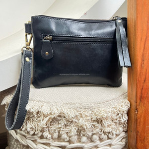 Cuir de vachette rustique de haute qualité bracelet sac à main personnalisé en cuir repoussé à la main petite pochette sac à bandoulière pour femmes - Product Image 5