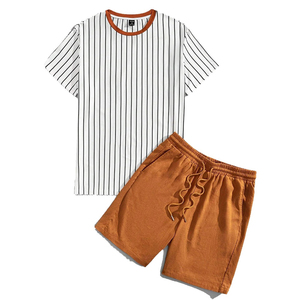 ชุดวอร์มผู้ชายแบบใหม่ 2 ชิ้น เสื้อยืดคอกลมและกางเกงขาสั้นสำหรับออกกำลังกายฤดูร้อน  รับออกแบบตามสั่ง - Product Image 1