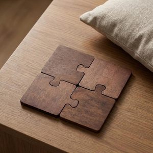 Sous-verre en bois fait main pour table de puzzle, design moderne pour tasses, mugs, accessoires de table par Universal Overseas - Product Image 1