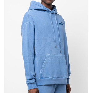 Sweats à capuche modernes effet délavé avec tissu doux et coupe décontractée, idéaux pour les tenues décontractées, la mode urbaine et le style de tous les jours. - Product Image 4