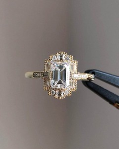 Bague de fiançailles en moissanite de fournisseur indien avec bijoux raffinés pour mariage, fiançailles et cadeau d'anniversaire disponible à la vente - Product Image 4