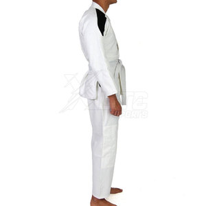 Uniforme de karaté personnalisé en coton 100% flexible avec logo sur le devant pour hommes, offrant une liberté de mouvement totale pour l'entraînement aux arts martiaux - Product Image 2