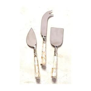 Diseño único y sofisticado que refleja las tendencias modernas de la cocina. Las cuchillas de precisión garantizan porciones perfectas de queso en todo momento. - Product Image 3