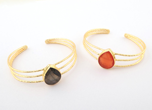 กำไลข้อมือเปิดแบบสามชั้นลายหยดน้ำตาเคลือบทอง 18k ประดับด้วยหินลาบราโดไรต์ธรรมชาติ ดีไซน์หรูหรา สายปรับขนาดได้ - Product Image 5