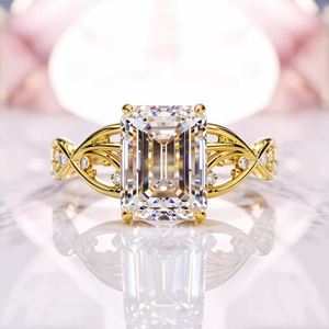 Bague en moissanite taille émeraude avec sertissage à griffes en argent sterling 925 plaqué or jaune pour mariage, fiançailles, anniversaire - Product Image 1
