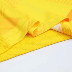 Venta Directa de Fábrica: Uniforme de Fútbol Sublimado Hecho de Tela de Poliéster Transpirable con Logotipos y Números Personalizados - Product Image 4