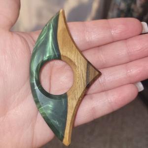 Marcapáginas de Madera y Resina Personalizado con Soporte para el Pulgar OEM - Product Image 1