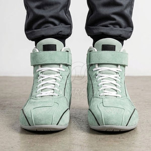 Chaussures de course automobile performantes offrant une mobilité flexible, un rembourrage intérieur doux, une adhérence sécurisée, légères et avec options personnalisables. - Product Image 2