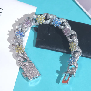 Bracelet Fleur en Moissanite, Maillons Floraux Sertis de Pierres, Bijou de Luxe Scintillant, Bracelet Tendance pour Femme - Product Image 4