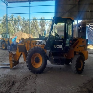 Chariot télescopique électrique JCB de qualité supérieure, conçu pour un levage de précision, utilisation en intérieur et en extérieur, et coûts d'entretien réduits - Product Image 1