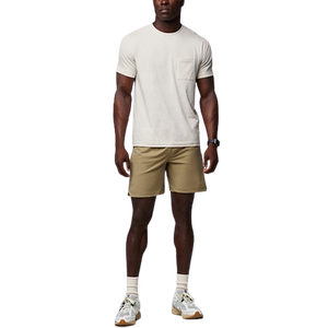 เสื้อยืดผู้ชายดีไซน์เรียบหรู เนื้อผ้าเรียบลื่น ระบายอากาศได้ดี สัมผัสนุ่ม แขนสั้น คอกลม ทรงพอดีตัว สวมใส่สบาย เหมาะสำหรับใส่ลำลอง - Product Image 1