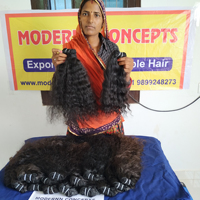Vente en gros de jeunes cheveux humains vierges du temple indien cheveux naturels bruts chimiques fre couleur noire 8-32 pouces cheveux humains bouclés, lâches et ondulés