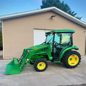 Tracteur utilitaire compact John Deere 3039R équipé d'un chargeur frontal et d'un accessoire souffleuse à neige - Product Image 3