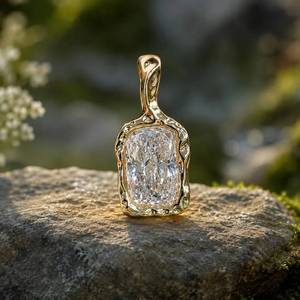 จี้เพชรทรงคุชชั่นคัท สร้อยคอผู้หญิง ทอง 14K แบบออร์แกนิค ขอบทองหลอม ดีไซน์เรขาคณิตคลาสสิก - Product Image 3