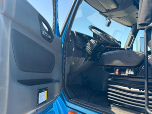 Camión Tractor International LT625 Sleeper 2021 en Excelente Estado, con Transmisión Automática, 404,272 Millas - Product Image 3