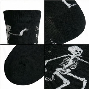 Calcetines Deportivos Negros con Estampado de Esqueleto, Diseño 'Don't Be Scared', Transpirables, Tejidos, para Adultos, Casuales, Otoño - Product Image 4