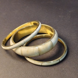 <b>Set</b> of 3 <b>Hand</b>-Polished Natural Bone and Brass Bangles – Artisan Crafted <b>Cream</b> Jewelry <b>Set</b> – Bohemian Style Mixed Width - Product Image 3