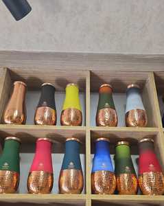 Botellas de cobre, ya que el ácido reacciona con el cobre. El consumo excesivo de cobre puede ser dañino, por lo que úselo con moderación. - Product Image 1