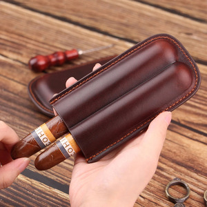 Étui à cigares en cuir véritable avec coupe-cigares intégré, idéal pour les voyages et l'usage quotidien, en vente à un prix raisonnable. - Product Image 2