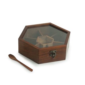 Caja de especias tradicional de madera con diseño de compartimentos tallados para almacenamiento de hierbas - Product Image 3