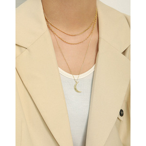 Collar de Luna Simple Estilo Coreano, Diseño de Nicho de Alta Gama, Versátil, Ligero y Lujoso, Colgante de Clavícula para un Look Moderno - Product Image 3