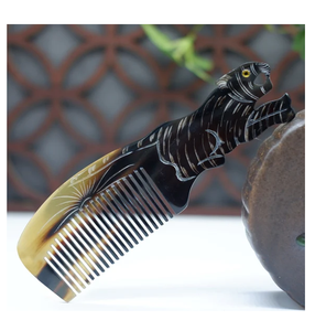 Peigne en corne de buffle de qualité supérieure, artisanat naturel, lisse, personnalisable, poli sur mesure, respectueux de l'environnement - Product Image 1