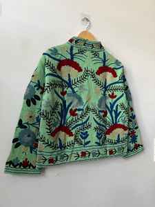 Veste d'hiver matelassée en velours brodée à la main Suzani pour femme, style ethnique folklorique bohème, col montant, cadeau pour elle - Product Image 2