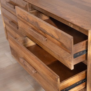 Vandana Royal - Cómoda de madera de mango estilo artesanal con patas metálicas y 6 cajones de media anchura - Product Image 2