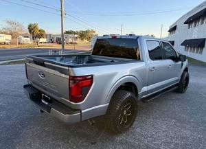 Camioneta pickup de tamaño completo 2025 lista para enviar, con acabado deportivo XLT - Product Image 5