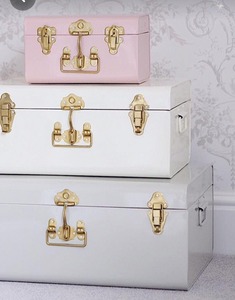 Coffre de rangement décoratif pour dortoir universitaire avec fermoirs et poignée, finition martelée - Product Image 6