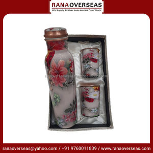 Bouteille et verres jumeaux en cuivre pur de luxe et de qualité supérieure Essentiels ayurvédiques Conceptions personnalisables et tarifs abordables - Product Image 3