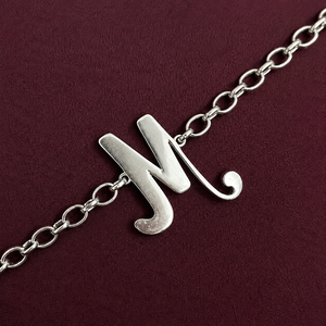 Chaîne de cheville en or avec diamant de laboratoire VVS, lettre initiale personnalisée M, bijou élégant pour femme, cadeau, chaînes personnalisées serties de diamants taille coussin - Product Image 4