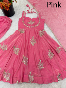 Elegante traje Sari Anarkali y Lehenga Choli para mujer vestido indio de boda y fiesta colección de invierno al por mayor India - Product Image 3