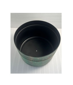 Macetero de hierro de diseño único con acabado en pátina verde, adecuado para uso decorativo con plantas en el hogar, jardín o balcón. - Product Image 2