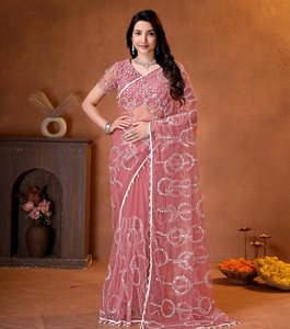 Sari indien traditionnel ethnique de créateur pour mariage, en tissu résille lourd, broderie et sequins, dernière collection moderne recyclée - Product Image 1