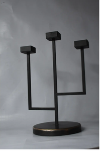 Support de bougie trident en acier noir patiné fait main, bougeoir rustique en métal pour table, cheminée, décoration intérieure - Product Image 3