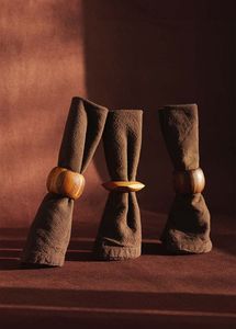 Anneau de serviette en bois sculpté jubilant pour une mise en scène joyeuse lors de fêtes et événements - Product Image 6